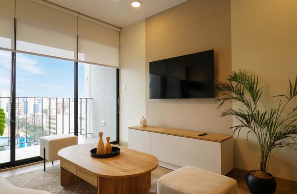 Extraordinary 2BR with balcony in Miraflores