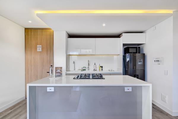 Cozy 2BR w/ Balcony in Santa Barbara